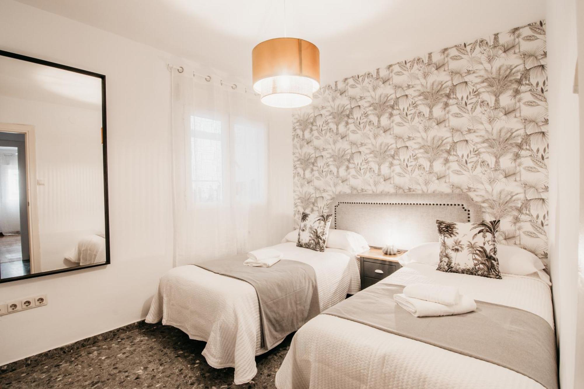 Tuguest Maria Luisa Apartment - Free Parking Granada Bagian luar foto